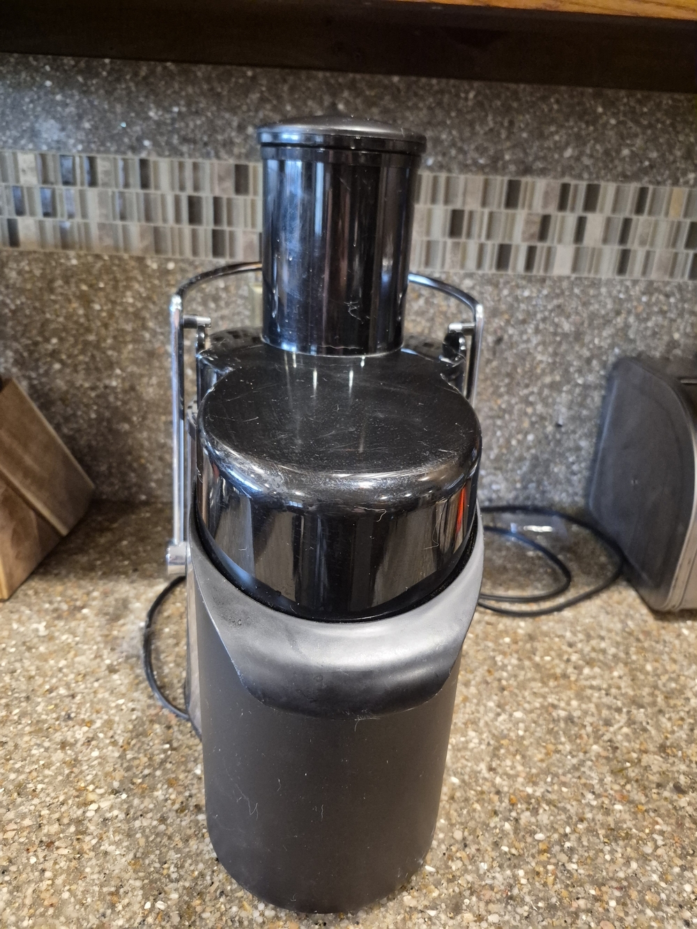 Sharper Image Black Electric Juice Extractor / Centrifugal Juicer